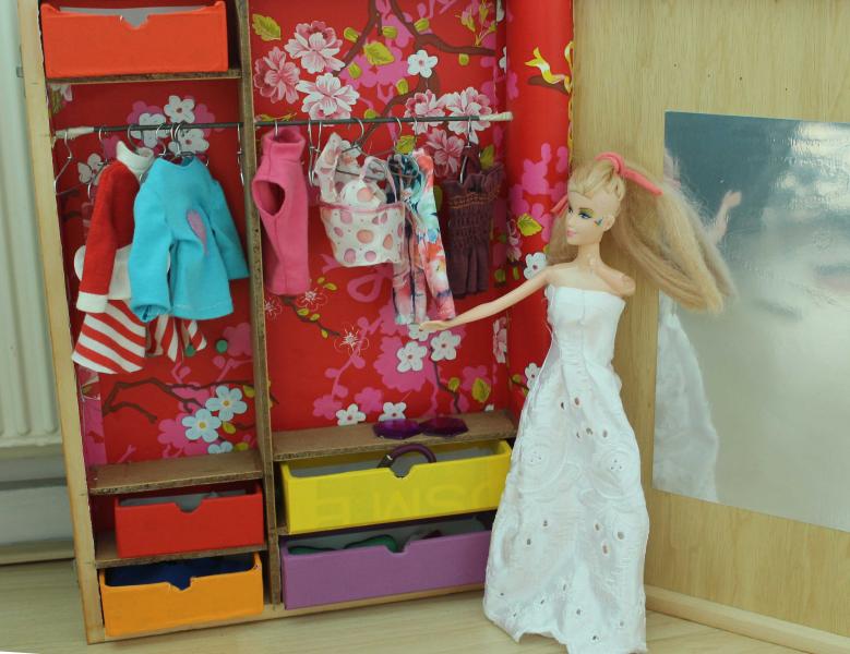 Barbie-kleertjes laten naaien - Agenda - In Het Westerkwartier