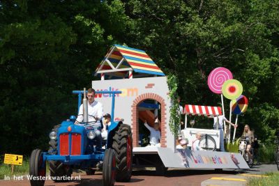 Doezum versierde wagens