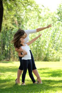 Mom-and-daughter-3923086 1920