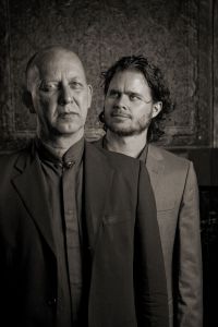 Ernst Reijseger en Harmen Fraanje. Foto: Krijn van Noordwijk