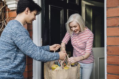 Boodschappen brengen vrijwilliger