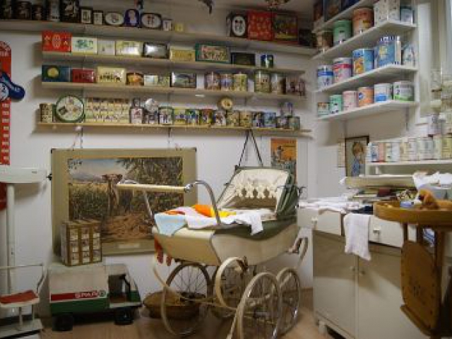 Blik,- trommel en oudheden Museum geopend