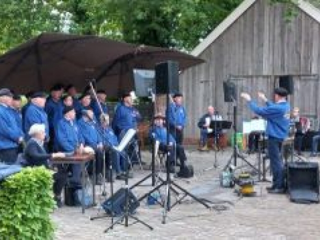 Shantykoor Tolbert bij Museum  ‘t Steenhuus