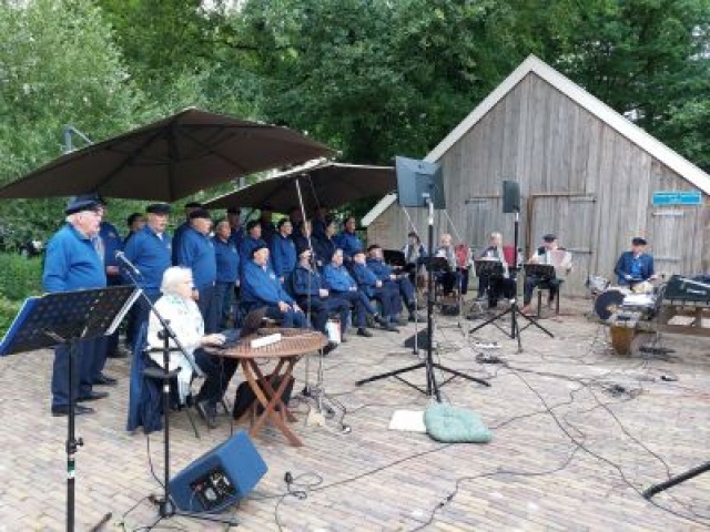 Shantykoor Tolbert bij Museum ‘t Steenhuus