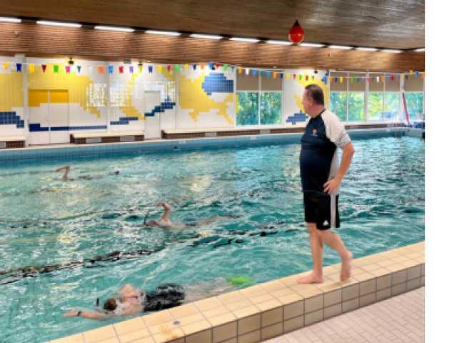 Veel vraag naar vervolg:&nbsp; borstcrawlcursus in Roden wordt uitgebreid.